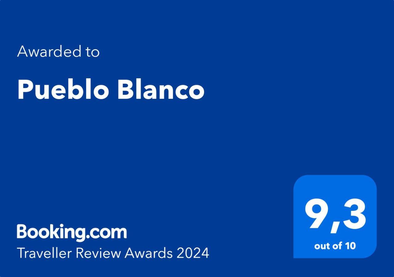 Pueblo Blanco Apartment เบนัลมาเดนา ภายนอก รูปภาพ