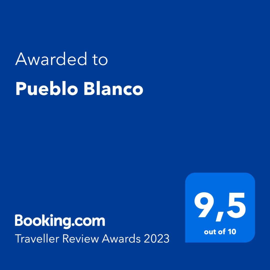 Pueblo Blanco Apartment เบนัลมาเดนา ภายนอก รูปภาพ