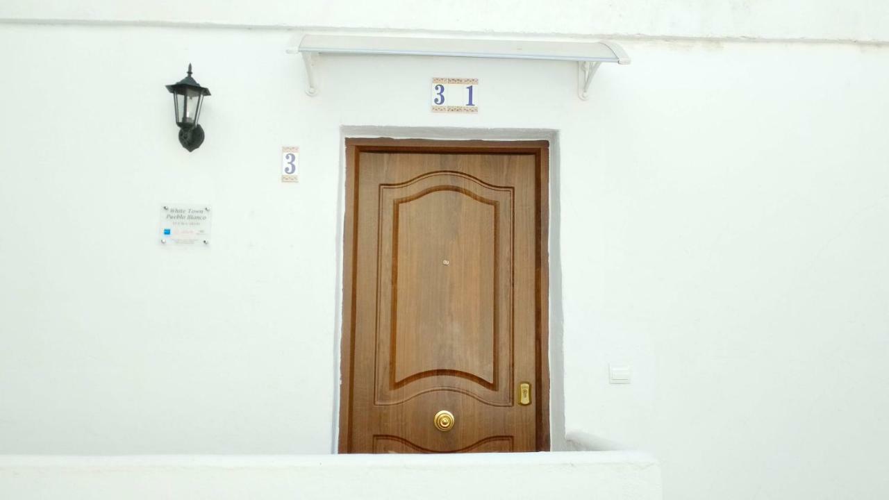 Pueblo Blanco Apartment เบนัลมาเดนา ภายนอก รูปภาพ