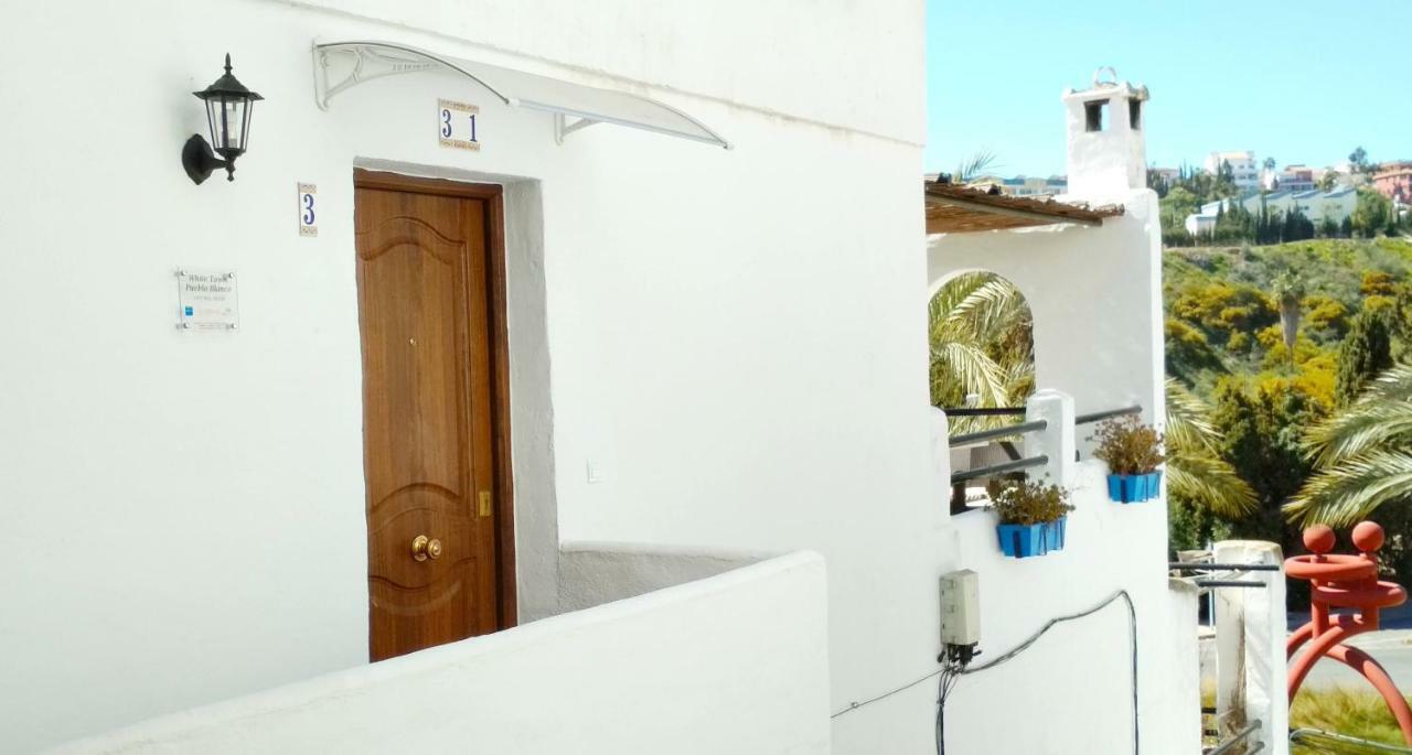 Pueblo Blanco Apartment เบนัลมาเดนา ภายนอก รูปภาพ